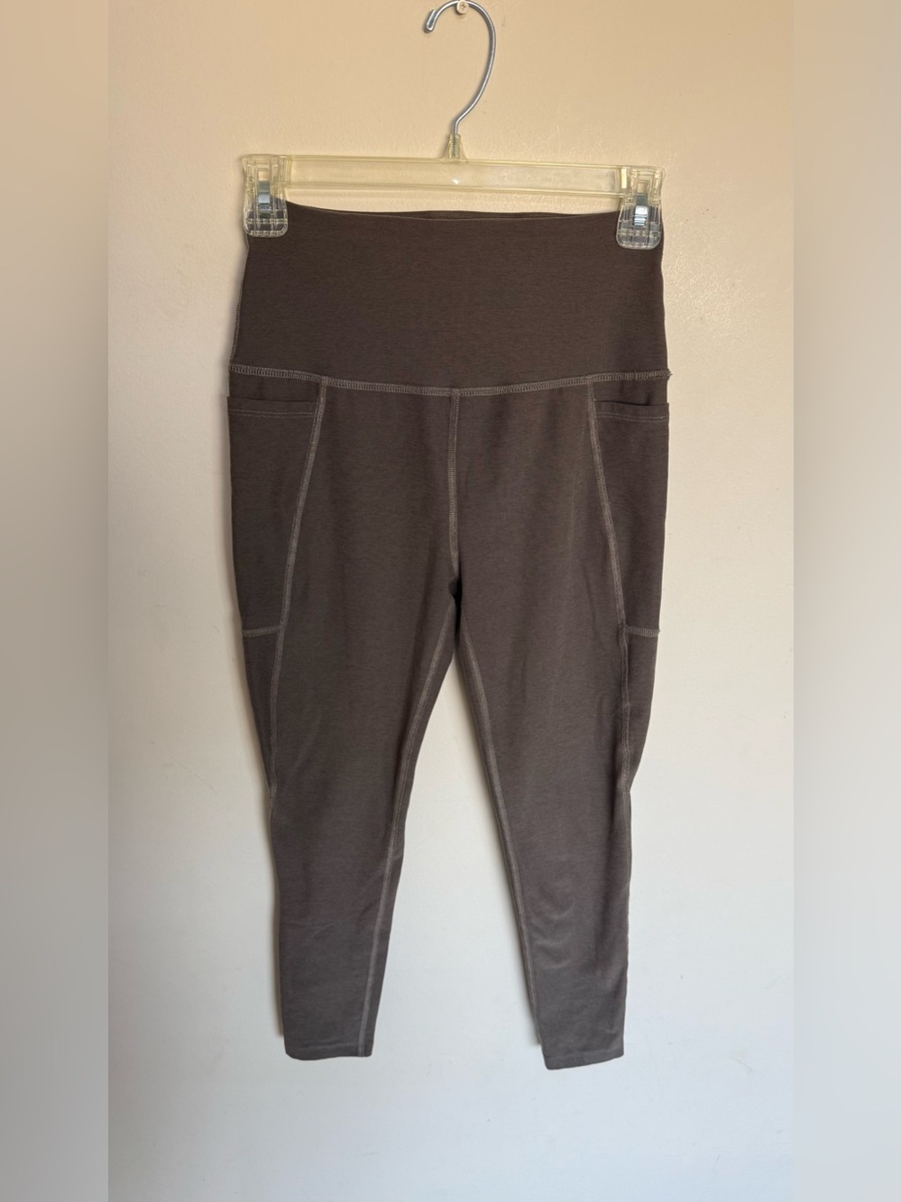 Beyond Yoga Brown Medium Cropped Side Pocket Leggings